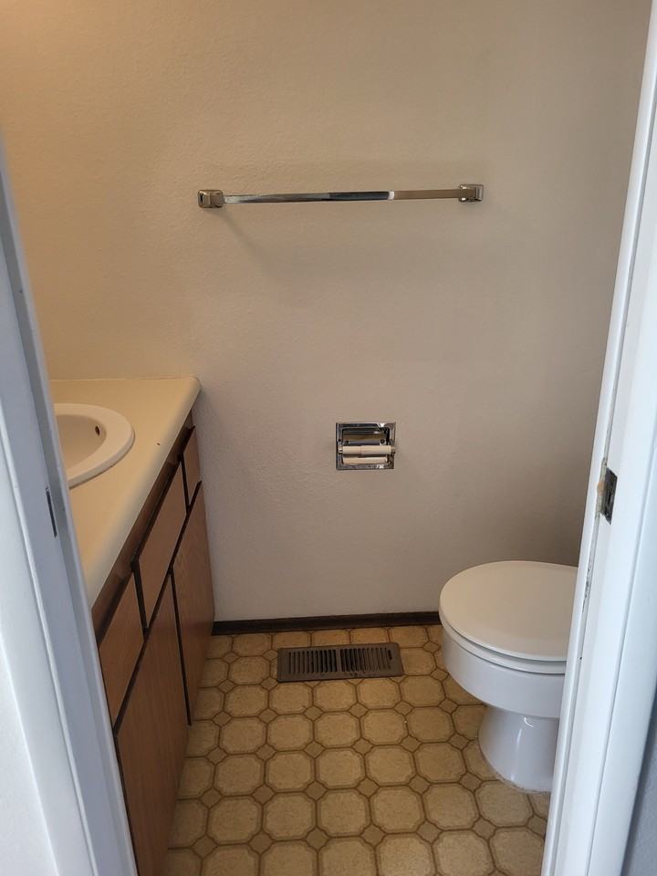 1467 Kaiser Street - Photo 3 of 7