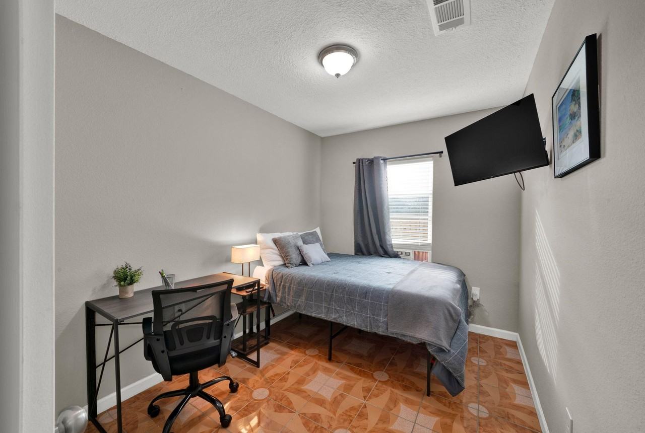 Owens St - Photo 6 of 7