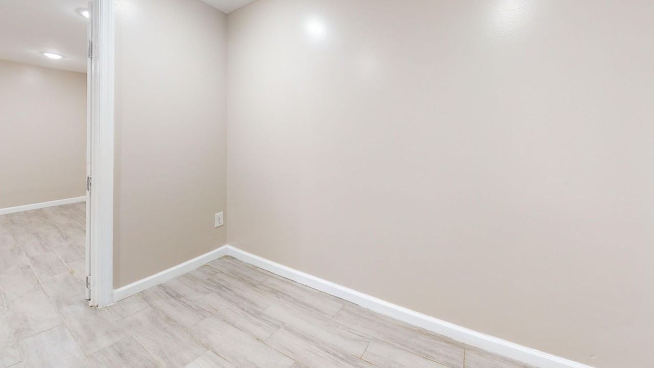 8008 Algon Ave - Photo 6 of 30