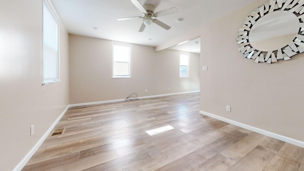 8008 Algon Ave - Photo 7 of 30