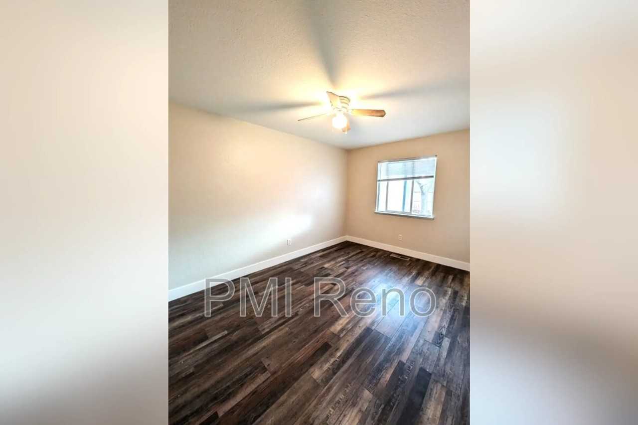 307 Lariat St - Photo 3 of 21
