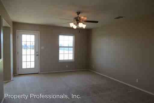 581 Cordova Loop - Photo 2 of 12
