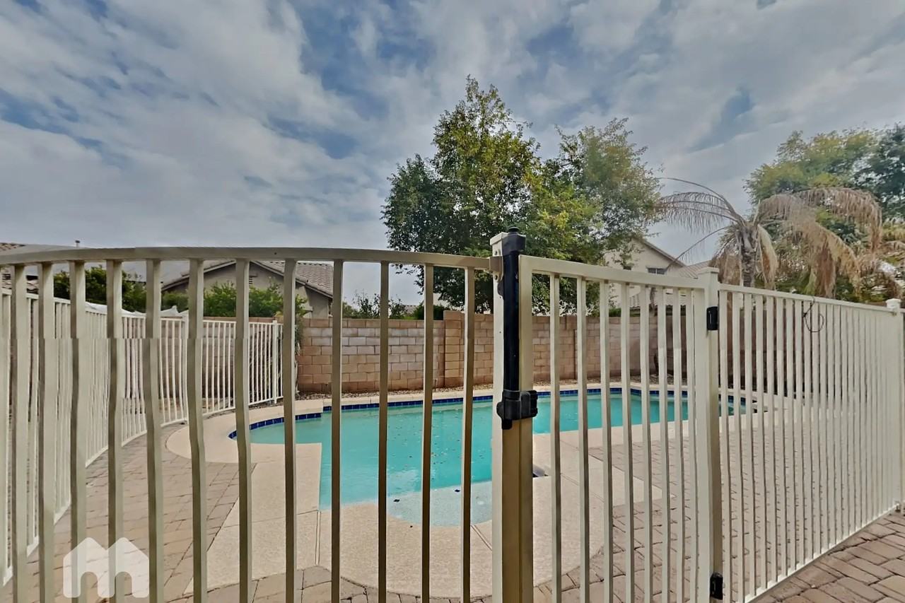 6211 S Rochester Dr - Photo 2 of 39