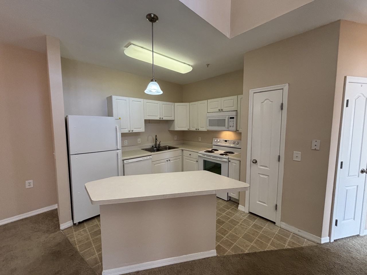 1410 Villa Capri Cir #308 - Photo 3 of 18