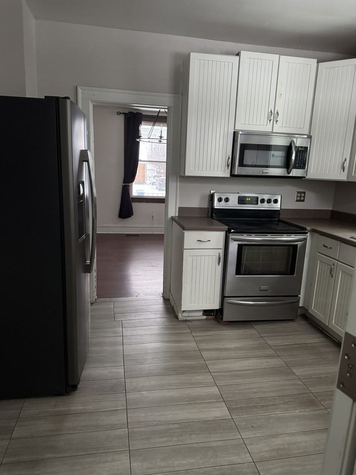 9474 Roxbury Rd - Photo 2 of 10