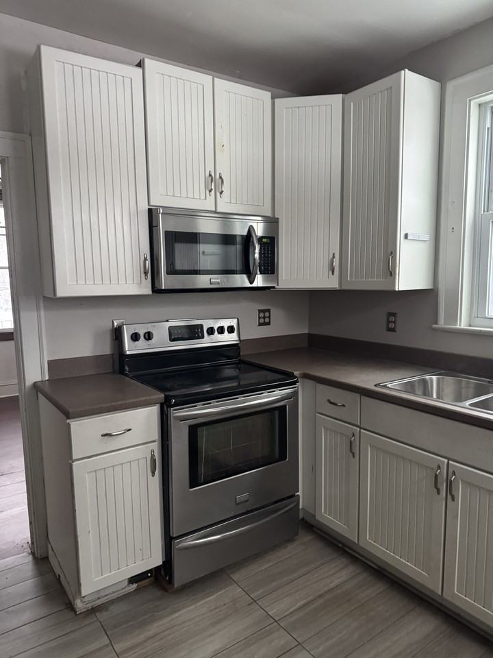 9474 Roxbury Rd - Photo 4 of 10