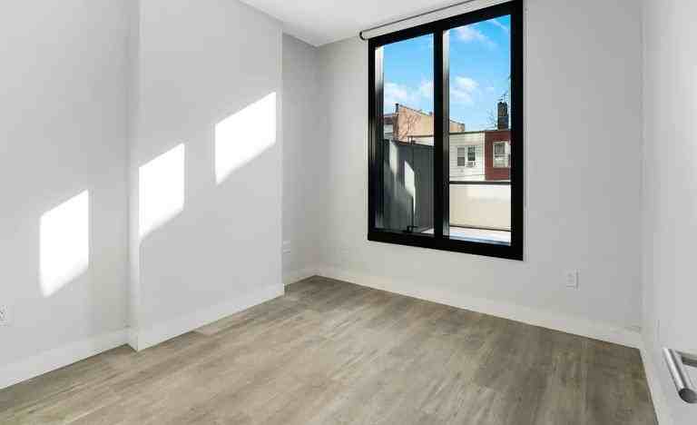 4320 52nd St #3E - Photo 3 of 10