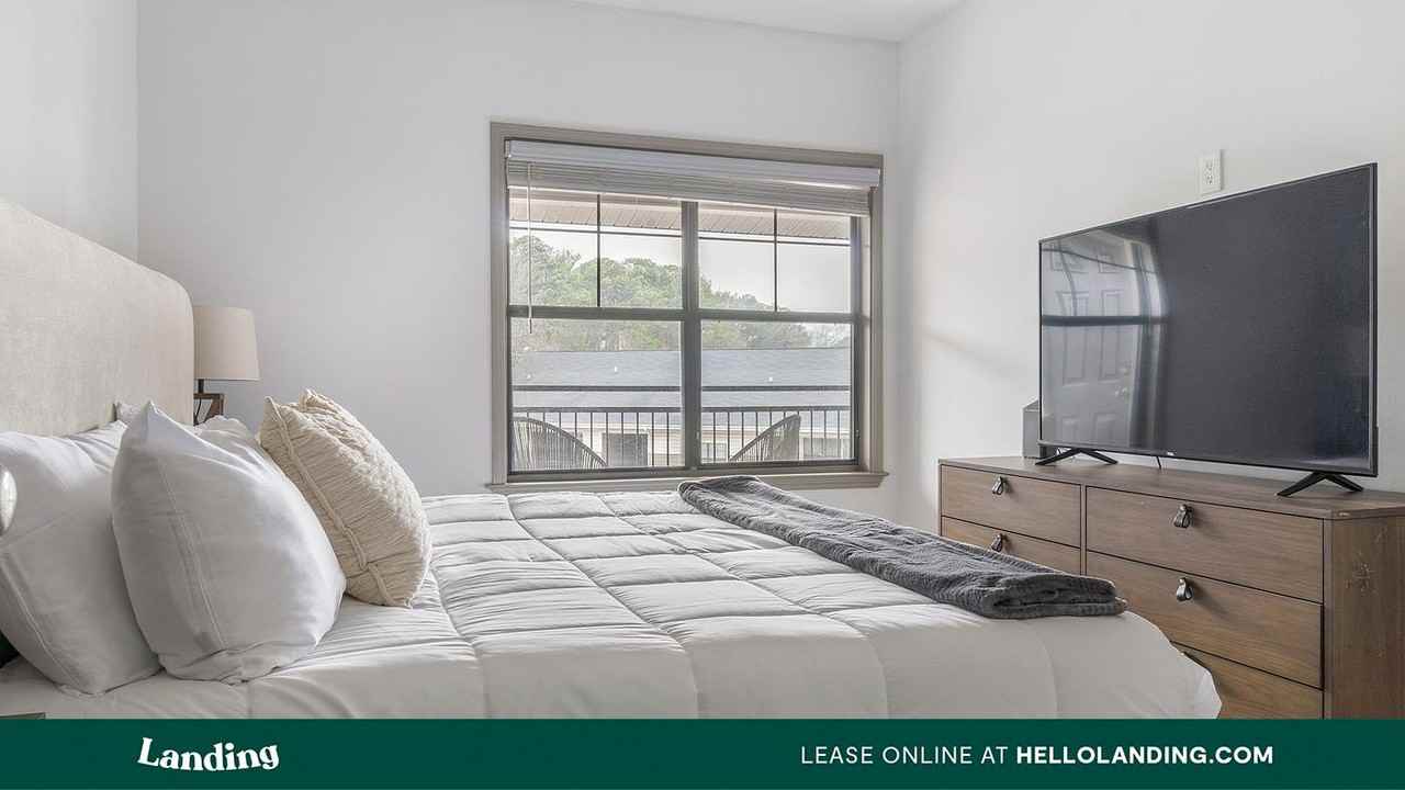 2000 Monroe Pl NE - Photo 5 of 50