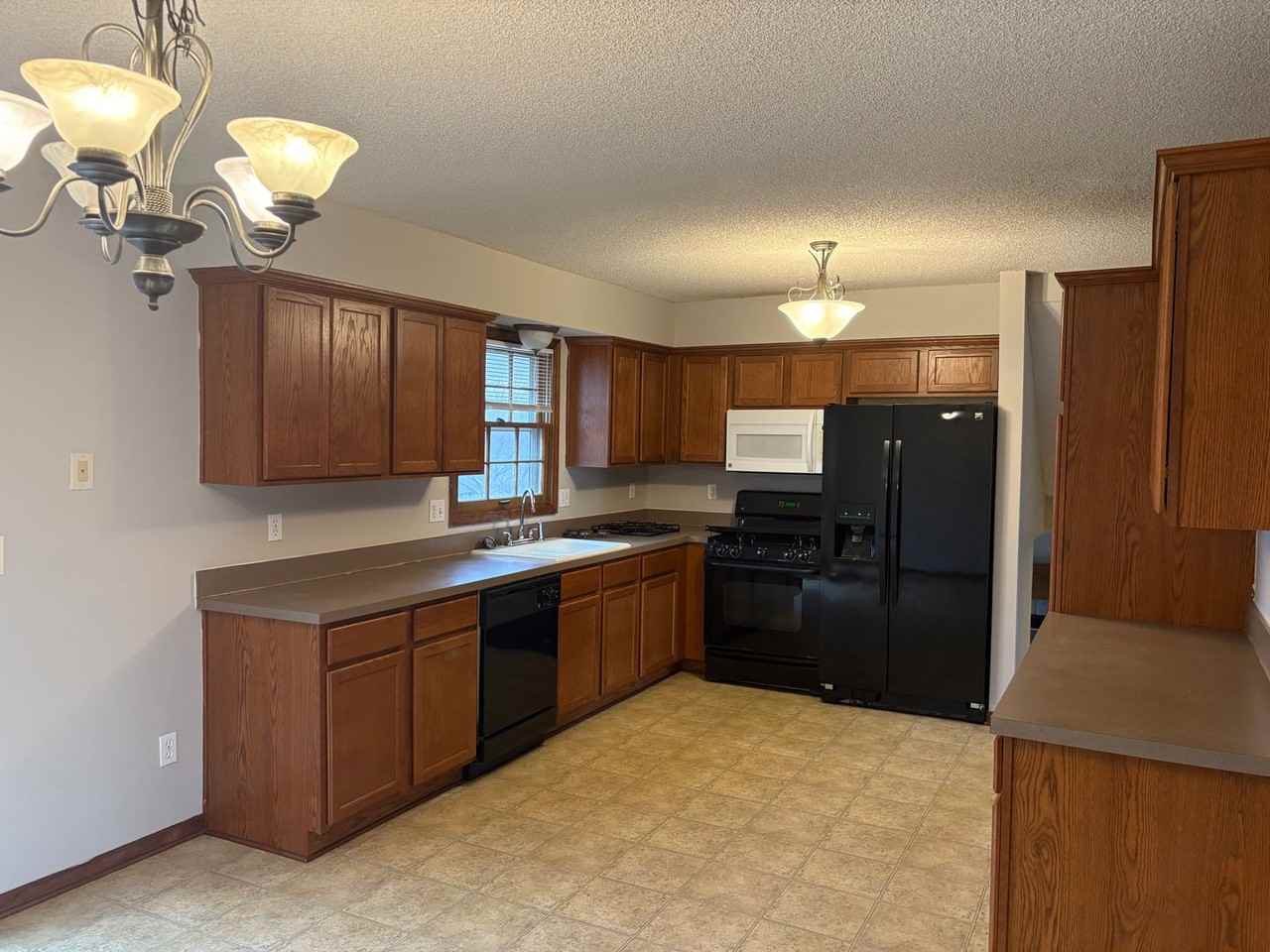 720 Northpoint Avenue - Photo 6 of 16