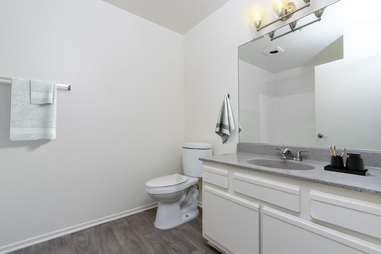 San Tropez - Photo 4 of 19