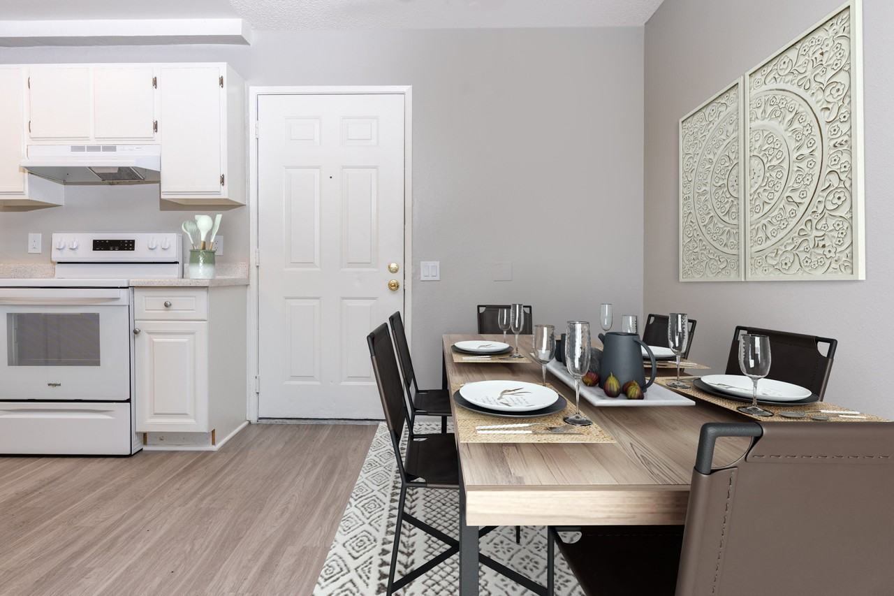 San Tropez - Photo 6 of 19