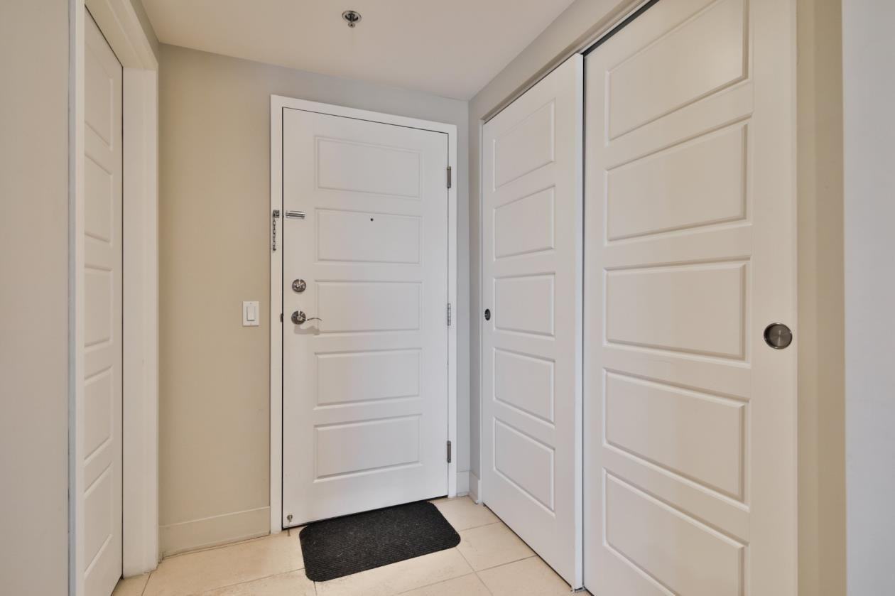 639 Rue Robert-Élie #1605 - Photo 6 of 23