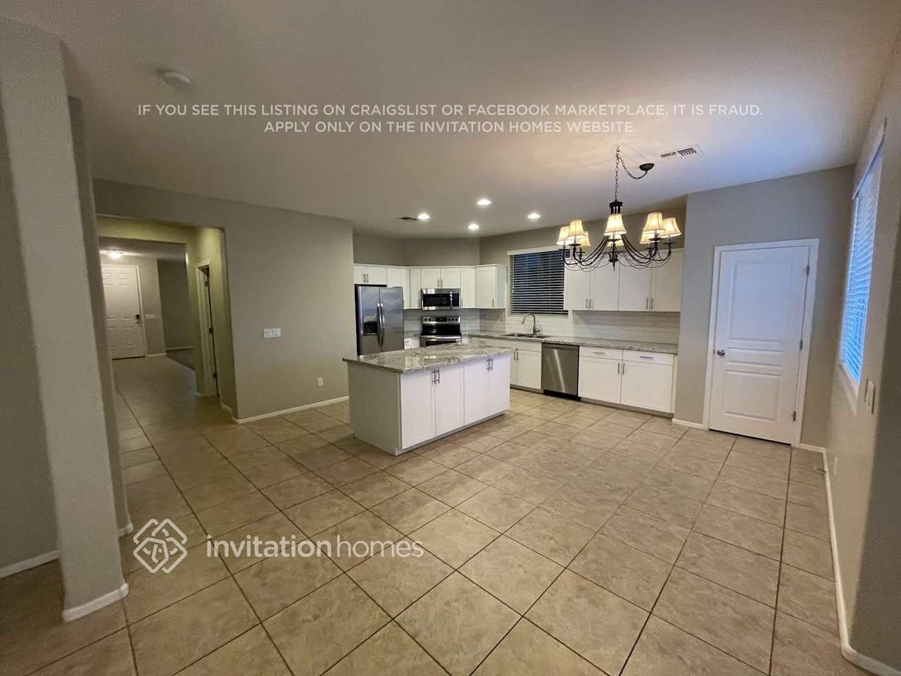 3810 E Chickadee Rd - Photo 4 of 15