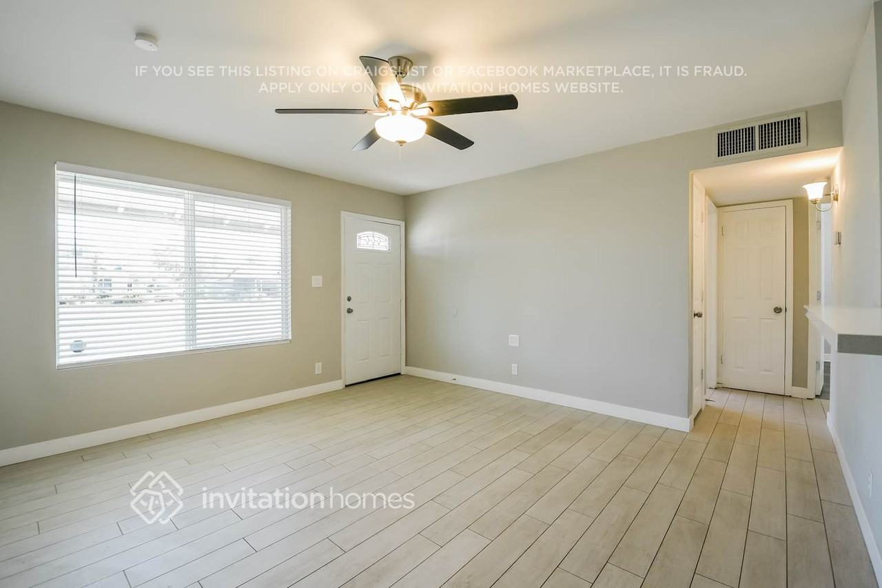 17202 N 15th Ave - Photo 3 of 16