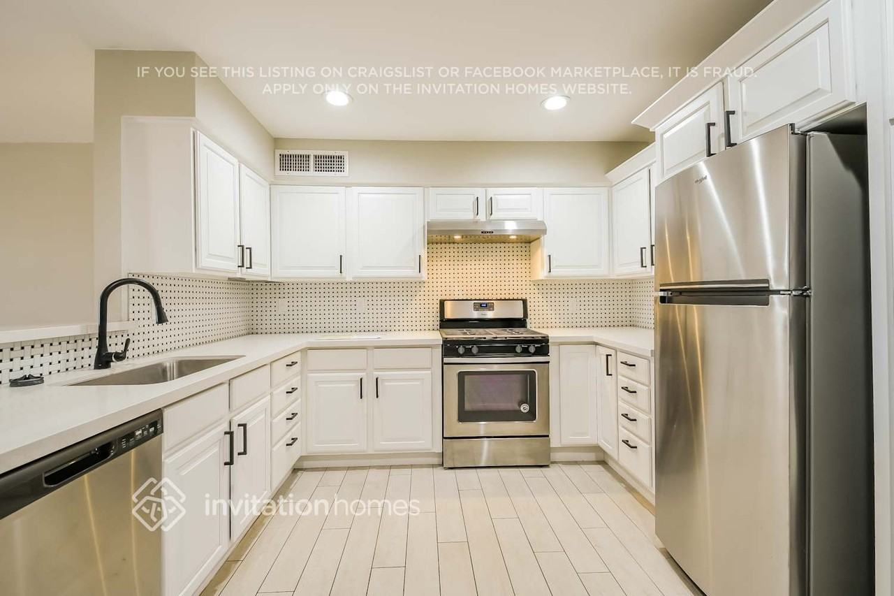 17202 N 15th Ave - Photo 6 of 16