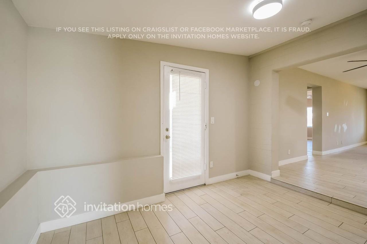 17202 N 15th Ave - Photo 7 of 16