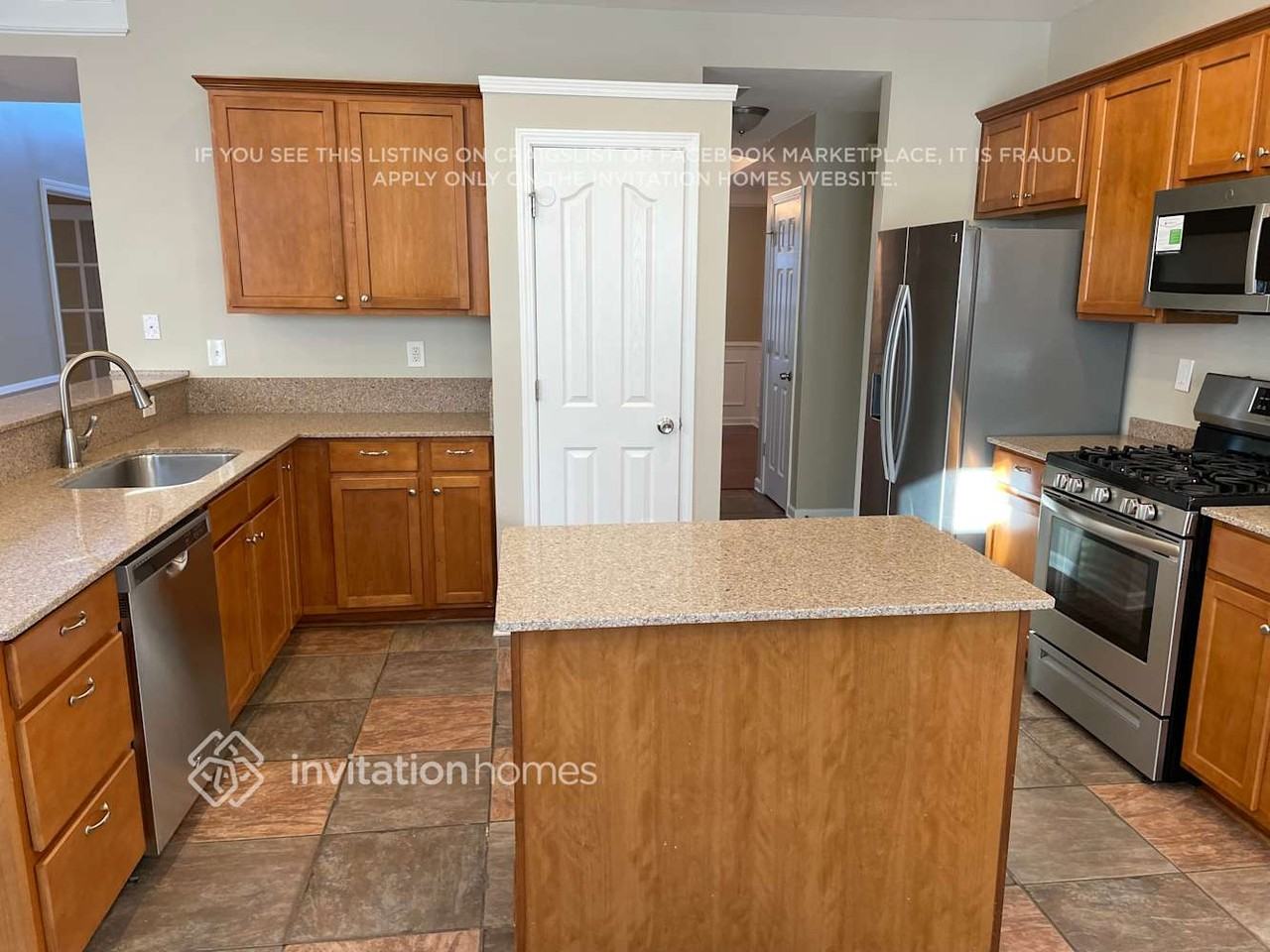 13945 Millers Creek Ln - Photo 4 of 11