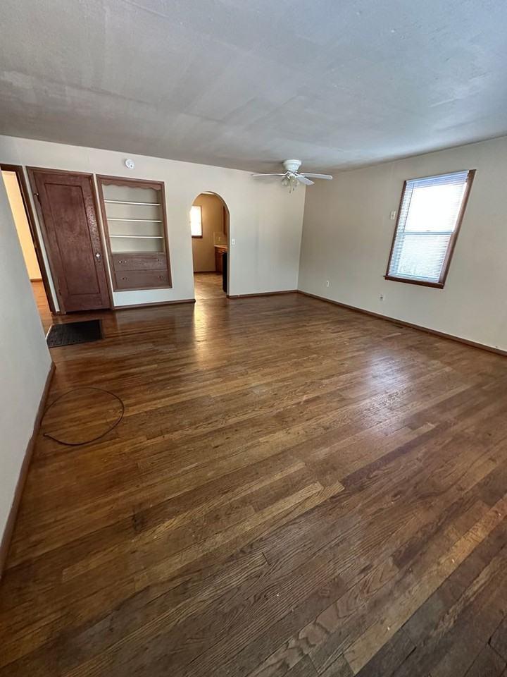 513 N Hickory St - Photo 2 of 11