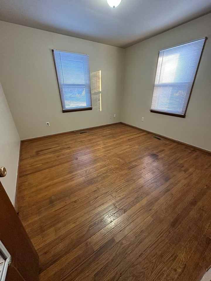 513 N Hickory St - Photo 3 of 11