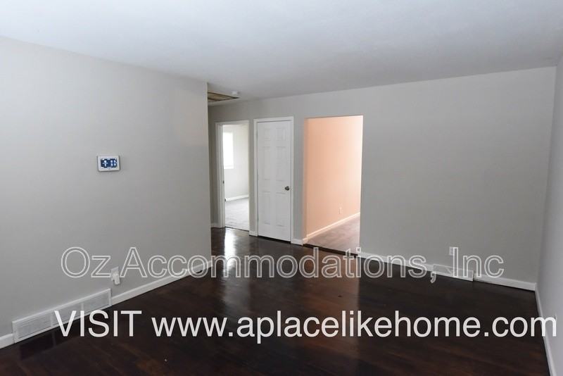 1109 S Appleton Ave - Photo 5 of 15