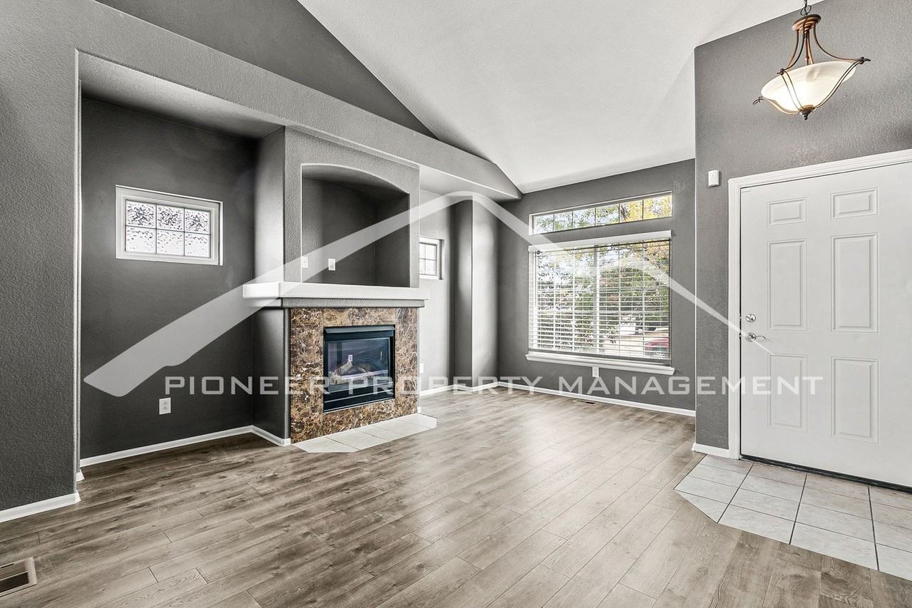 9851 Eagle Creek Cir - Photo 2 of 17