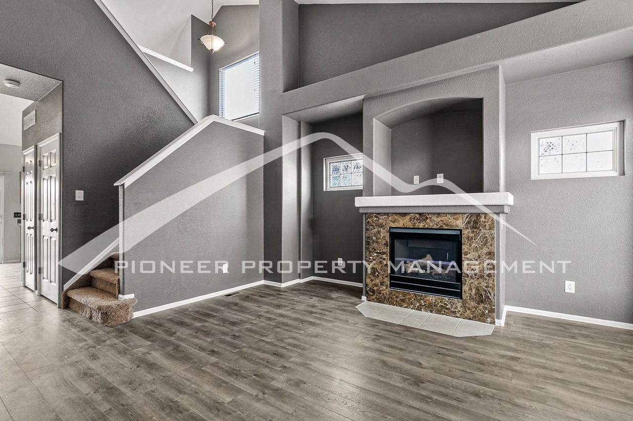 9851 Eagle Creek Cir - Photo 3 of 17