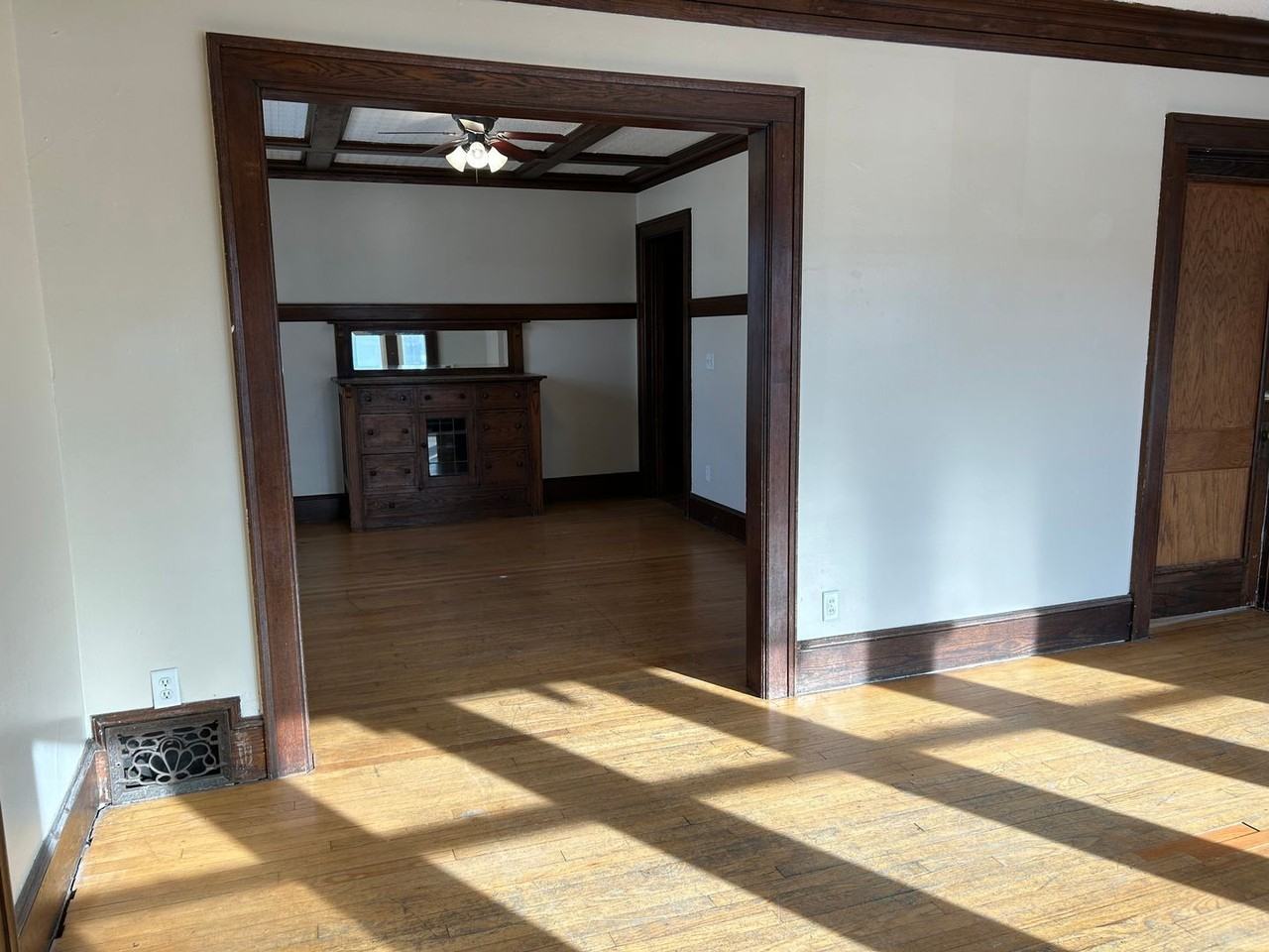 226 14th St Ne - Photo 4 of 14