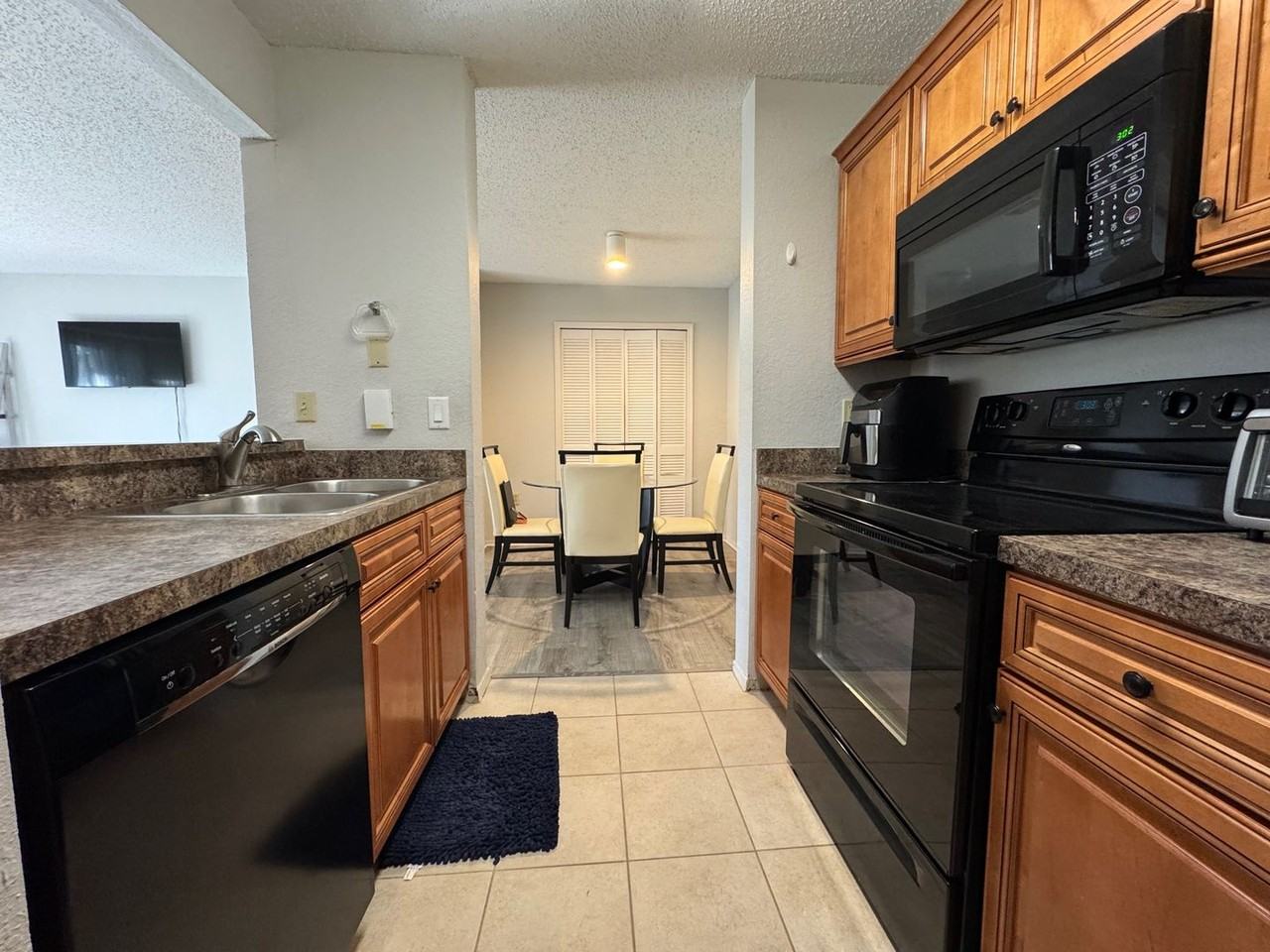 3705 Sw 27th St - Photo 5 of 17