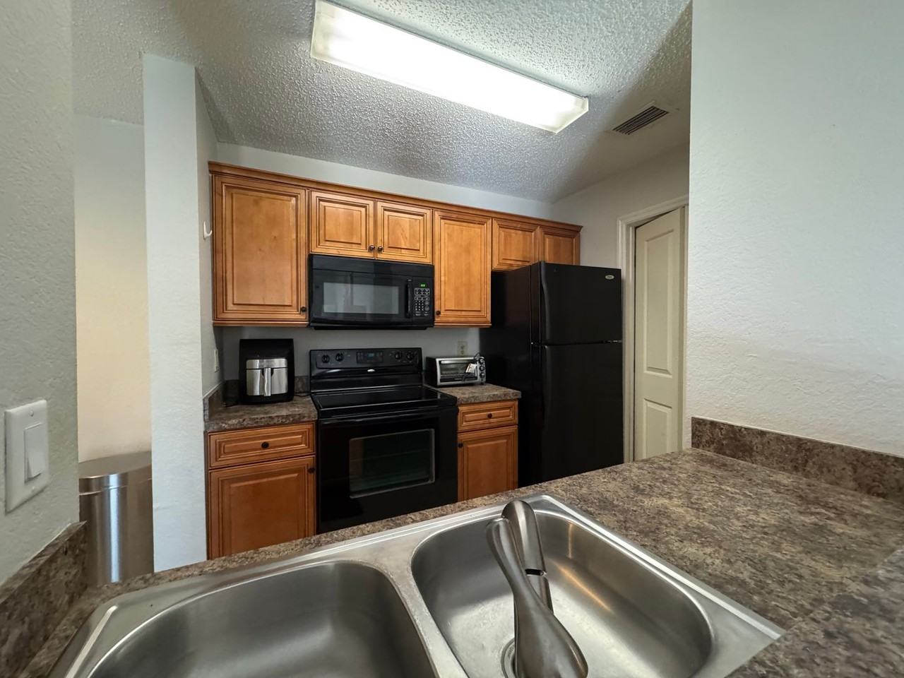 3705 Sw 27th St - Photo 7 of 17