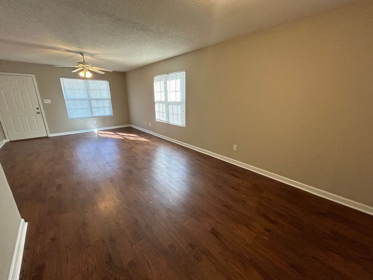 1043 Park Meadow Dr - Photo 3 of 9