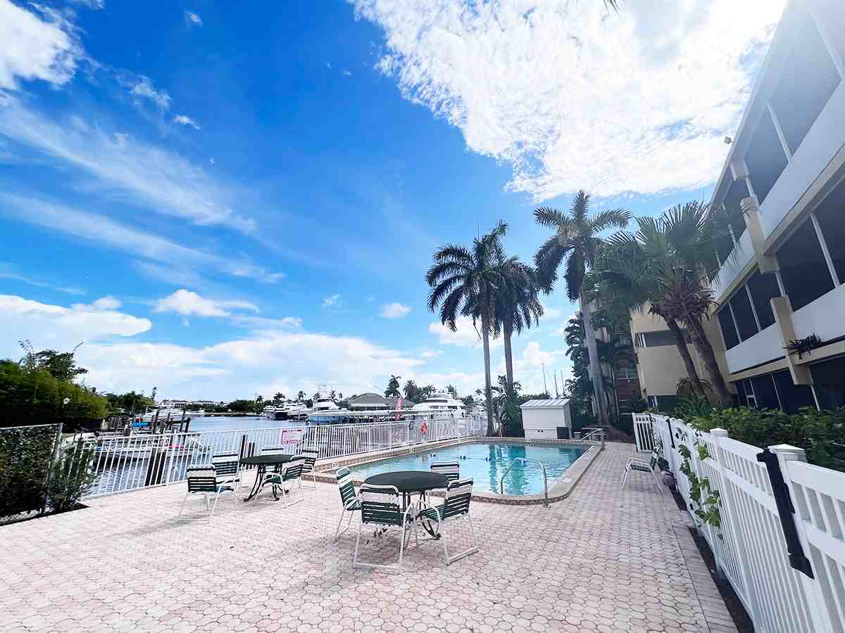 1401 SE 15th St - Photo 7 of 32