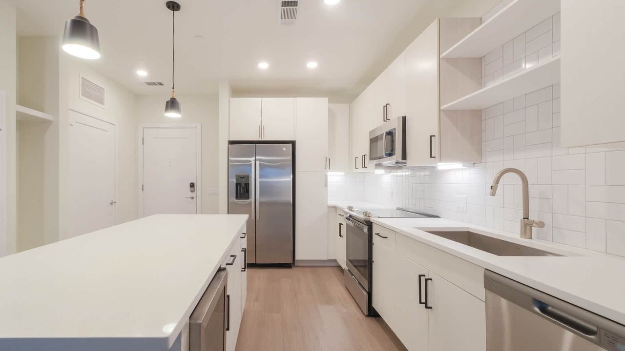 Alexan Harrison - Photo 7 of 50