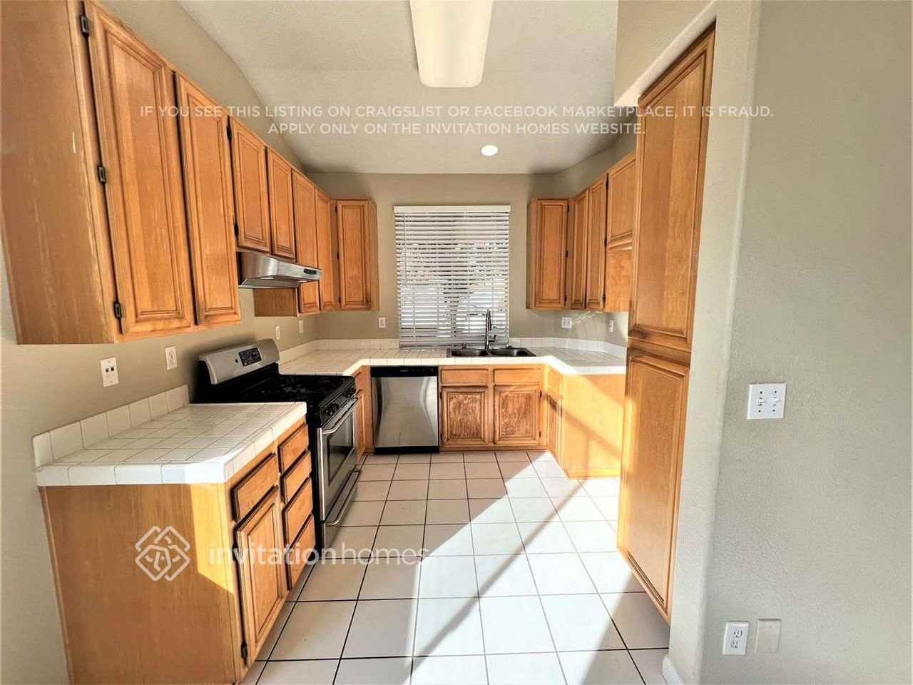 2500 Hooftrail Way - Photo 4 of 18