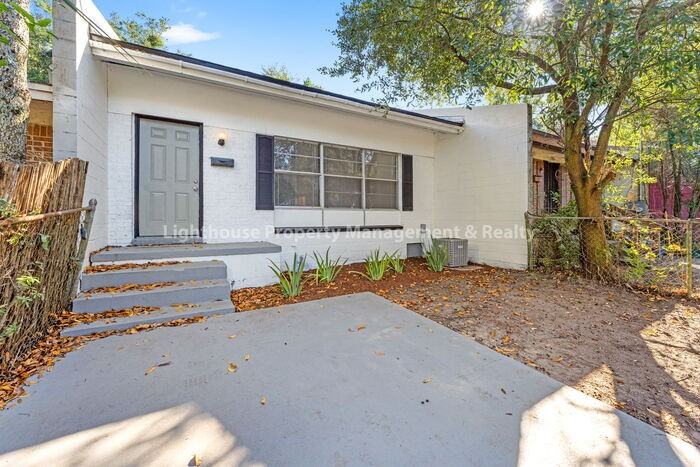 225 Elm St - Photo 3 of 18