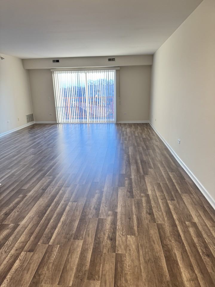 1210 E Washington St #402 - Photo 3 of 11