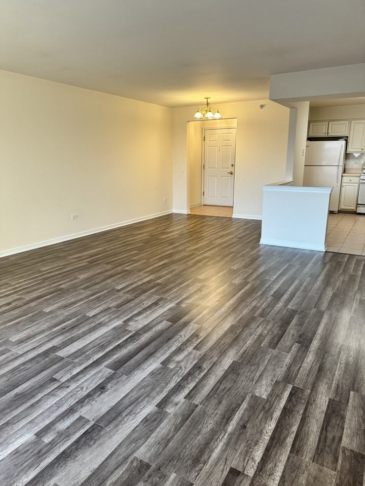 1210 E Washington St #402 - Photo 4 of 11