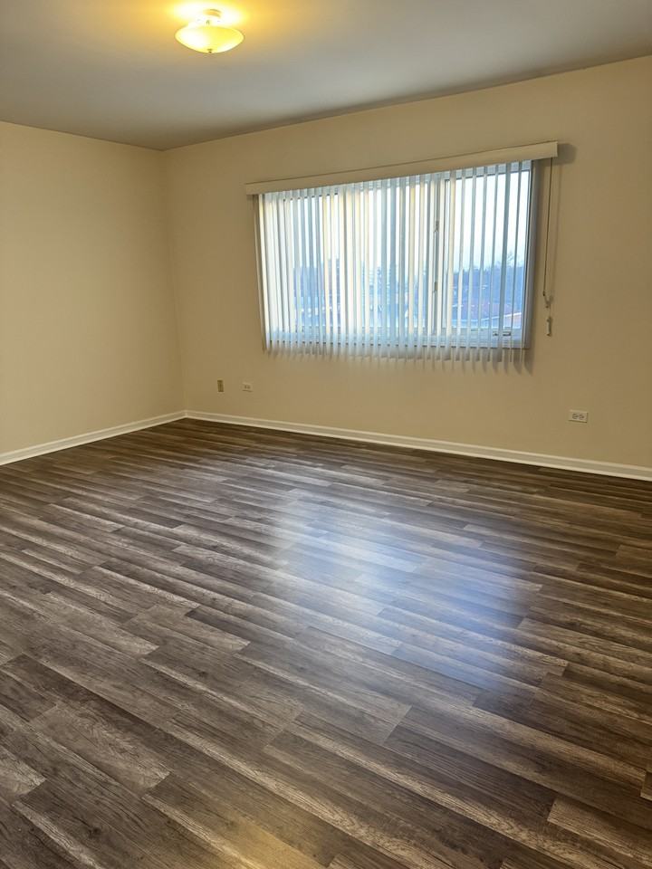 1210 E Washington St #402 - Photo 5 of 11