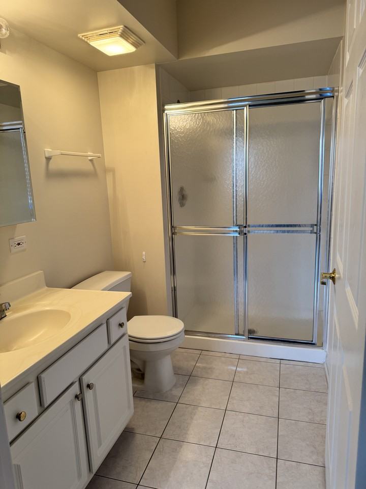 1210 E Washington St #402 - Photo 7 of 11