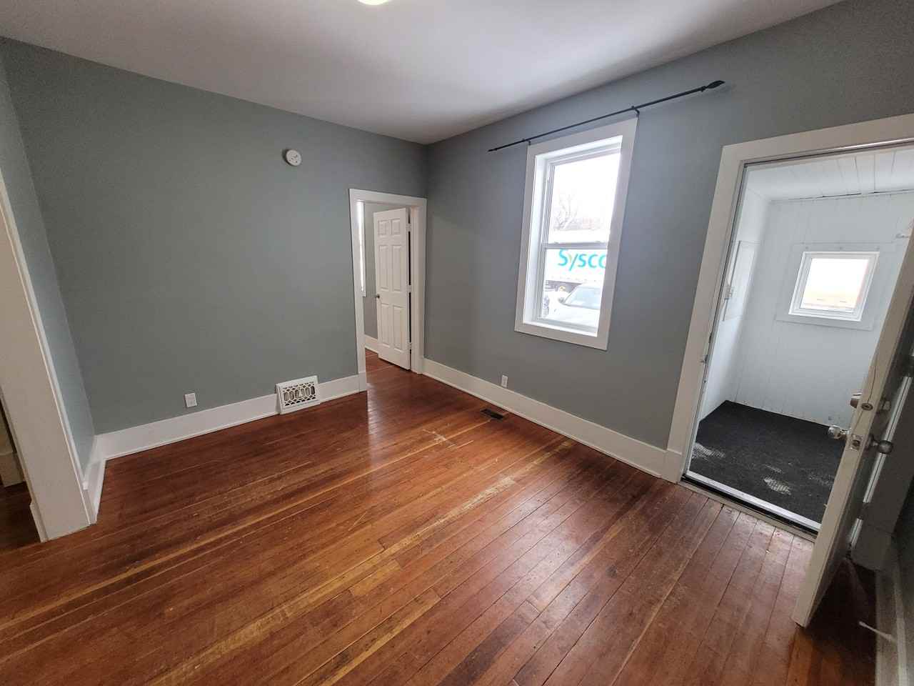 312 Avenue C North - Photo 2 of 14