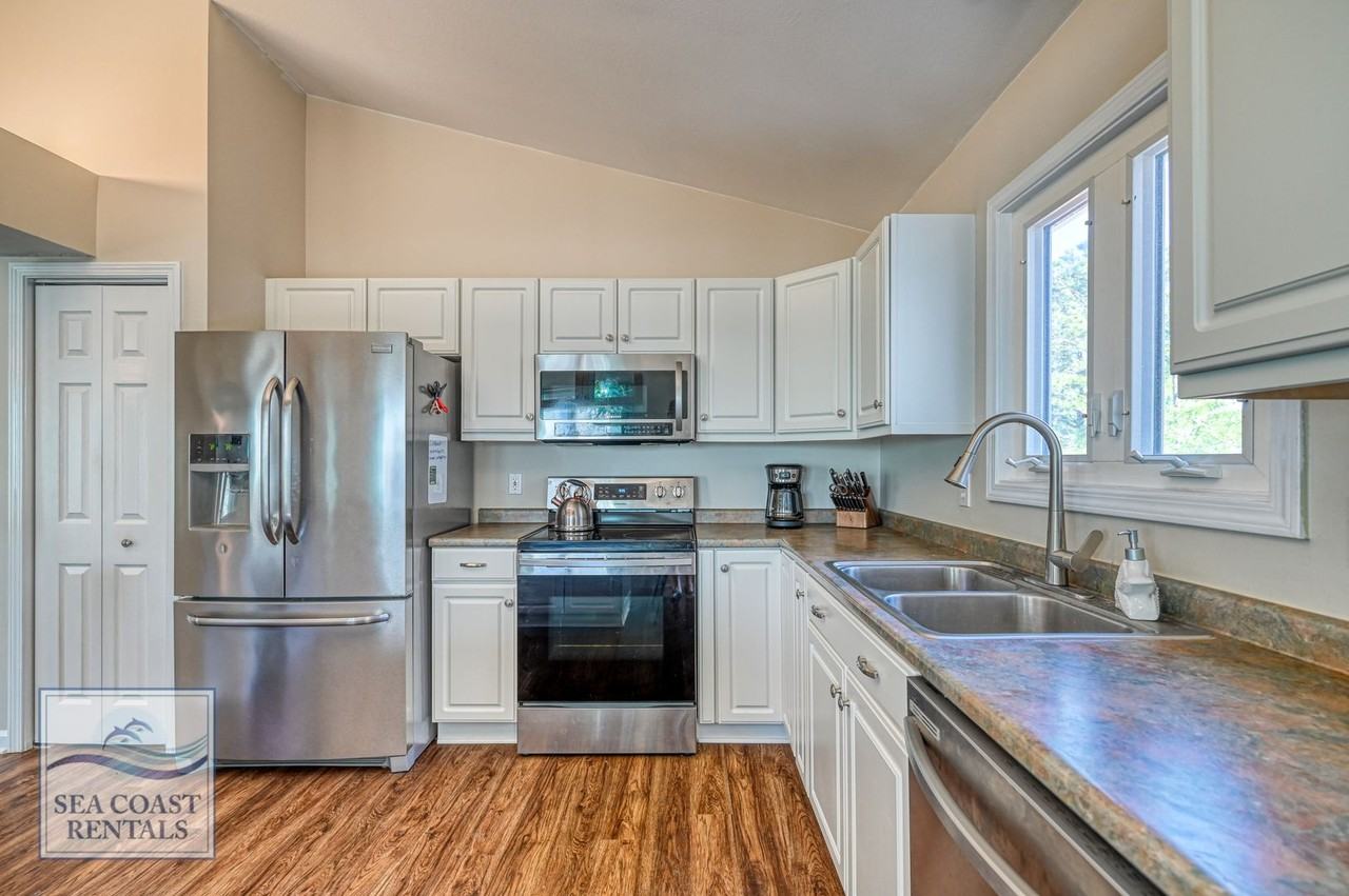 212 Topsail Watch Dr - Photo 3 of 31