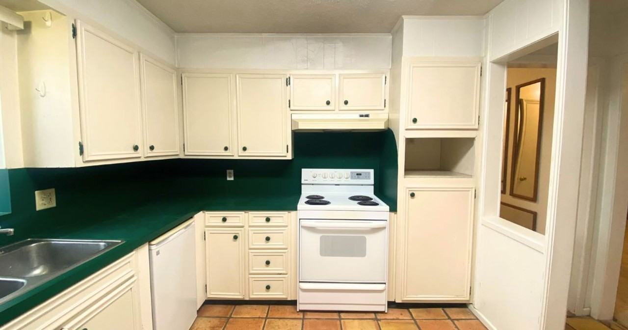 7006 Avenue S - Photo 6 of 17