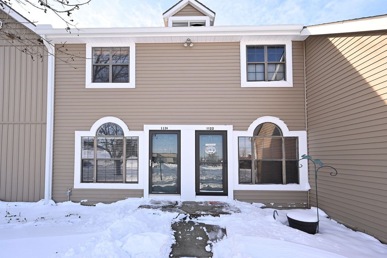 1124 Hampton Ln - Photo 2 of 43