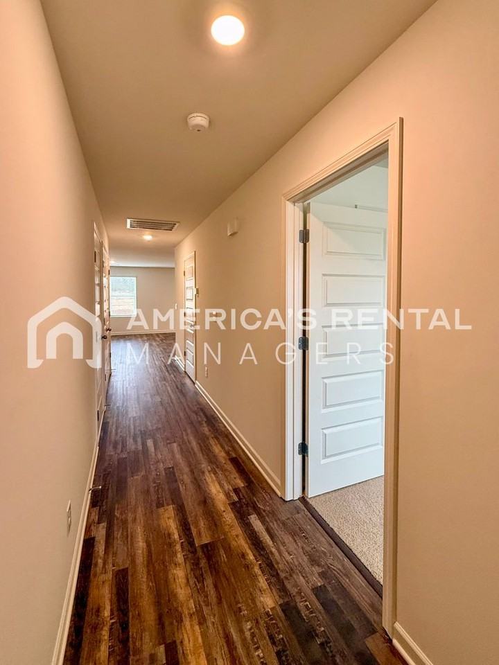 18585 Spring St - Photo 6 of 33