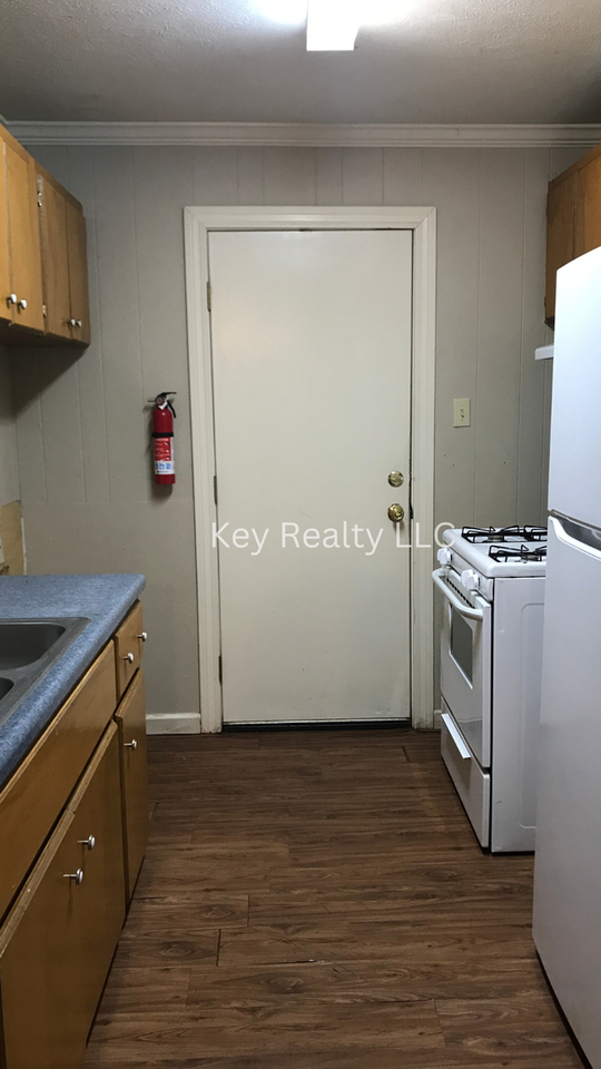 3727 9th St - Photo 2 of 8