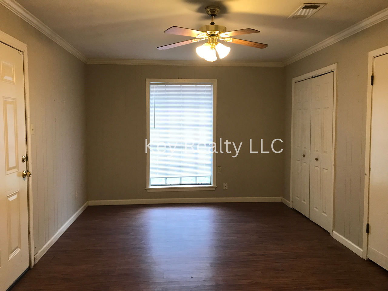 3727 9th St - Photo 3 of 8