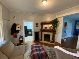 featured image of 906 E Burlington St