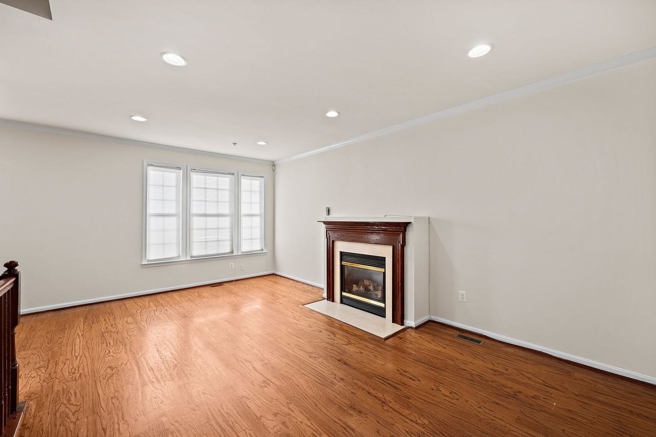 2449 Cheyenne Dr - Photo 3 of 22