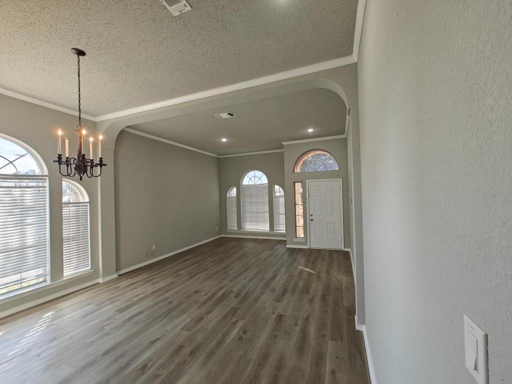 8504 Pebblebrook Dr - Photo 2 of 17