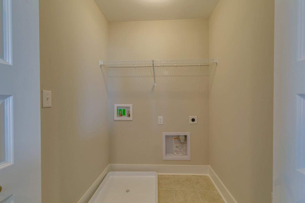 6020 Hillside Ln - Photo 2 of 33