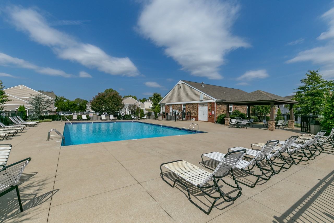 6020 Hillside Ln - Photo 5 of 33